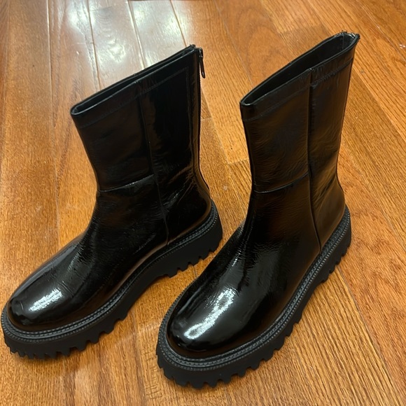 Seychelles Shoes - Seychelles Black shiny booties.